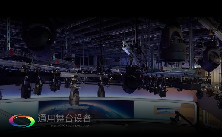 梅州市廣播電視臺演播廳高清升級改造設(shè)備項目完工，通用舞臺舞臺阻燃幕布給您一個更絢爛的演播廳呈現(xiàn)