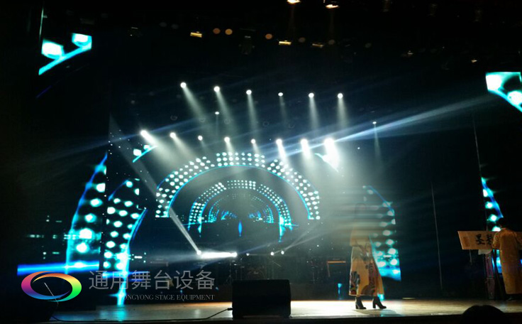 舞美視覺、舞臺(tái)燈光、舞臺(tái)機(jī)械——全景式舞臺(tái)戲劇沉浸體驗(yàn)