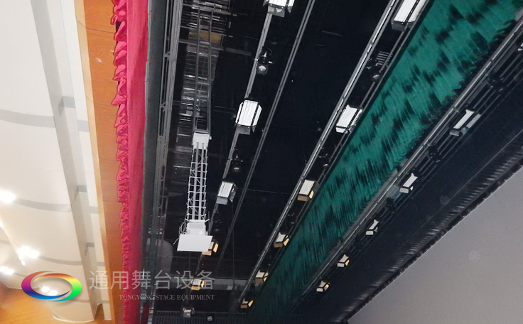 裝飾炫麗舞臺，提升演出效果！通用舞臺教您一圖看懂舞臺阻燃幕布