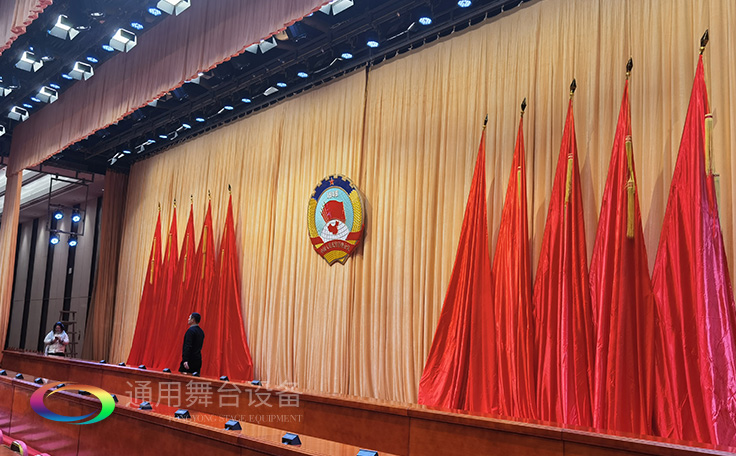 專注舞臺(tái)阻燃幕布、舞臺(tái)機(jī)械，源頭生產(chǎn)廠家！因?yàn)閷I(yè)，所以放心！