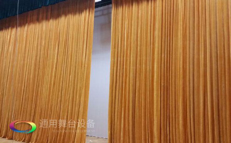 通用舞臺(tái)專(zhuān)業(yè)性、全方位優(yōu)勢(shì)！業(yè)務(wù)涉及舞臺(tái)機(jī)械、阻燃幕布、專(zhuān)業(yè)燈光系統(tǒng)、專(zhuān)業(yè)音響系統(tǒng)