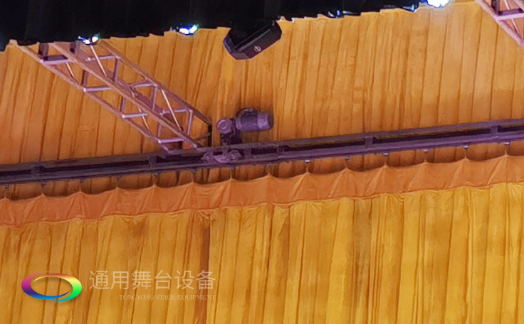 舞臺阻燃幕布除了有效阻燃，還有哪些作用性能？