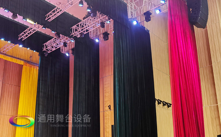 遷換場景、揭示活動(dòng)主體、渲染演出氣氛、提升演出效果——舞臺(tái)阻燃幕布