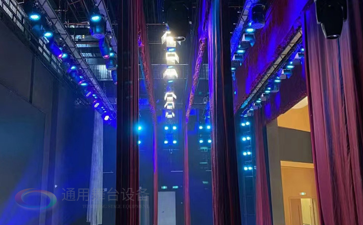 裝飾舞臺(tái) 提升演出效果 舞臺(tái)大幕、二道幕、三道幕、橫側(cè)幕、紗幕、天幕、吸音幕、串疊幕、側(cè)幕、安全防火幕...