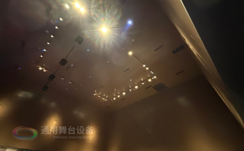 高效安裝舞臺(tái)吊桿、阻燃幕布，助力博物館多功能舞臺(tái)升級(jí)